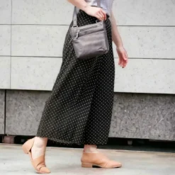 Cadence Business Leather Zipped Crossbody Bag(raisin)